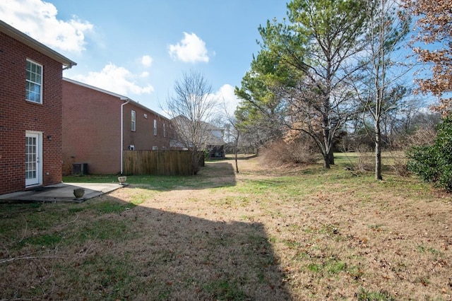 view of yard featuring a patio