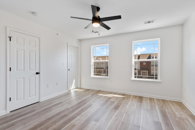 unfurnished room with light hardwood / wood-style floors and ceiling fan