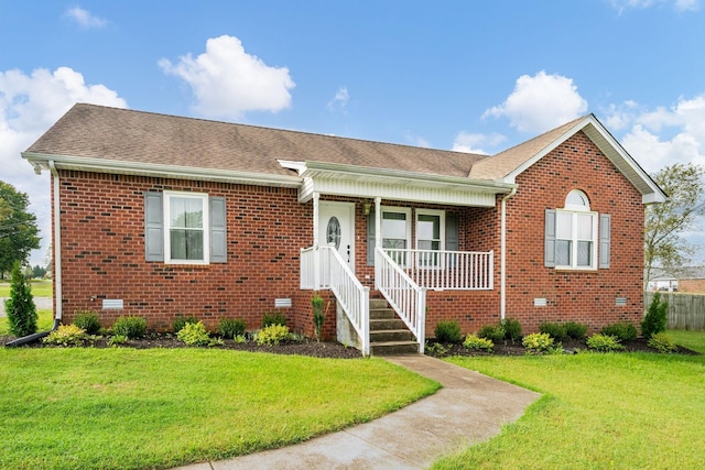 view of front facade featuring covered porch and a front yard