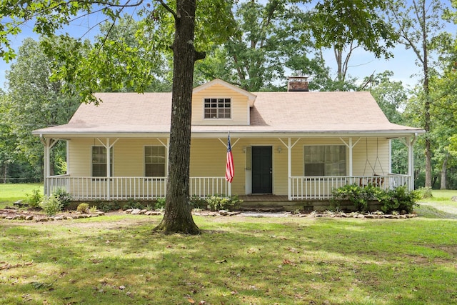 view of front of property with a front yard