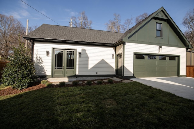 view of front of house with a front lawn