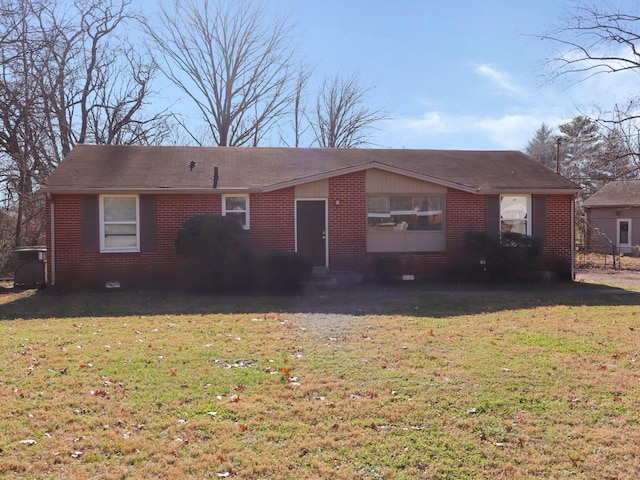 view of front facade with a front yard