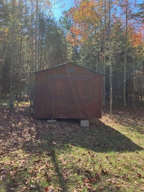 view of outbuilding