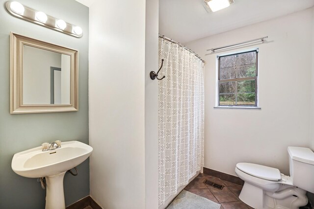 3417 Pleasant Valley Rd, Nashville, TN 37204 - bathroom featuring tile patterned flooring and toilet