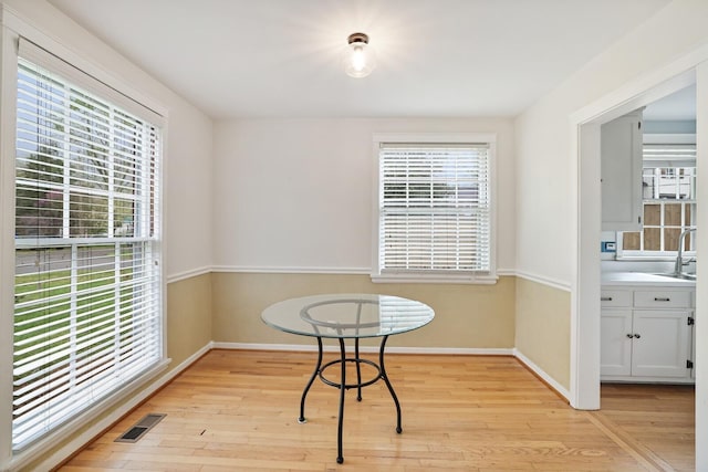 3417 Pleasant Valley Rd, Nashville, TN 37204 - living area featuring sink and light hardwood / wood-style floors