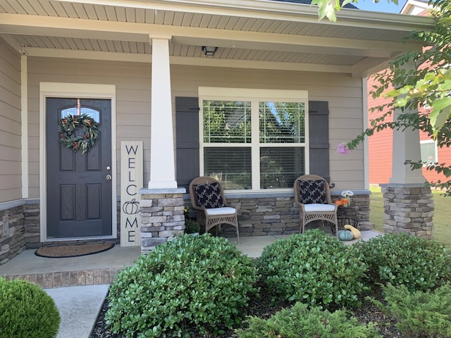 doorway to property with covered porch