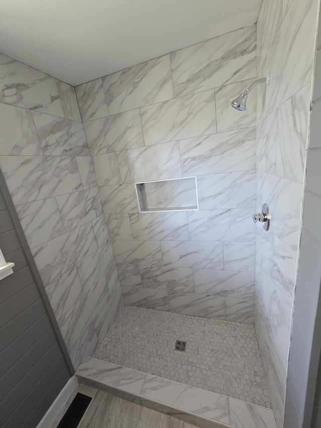 bathroom featuring tiled shower