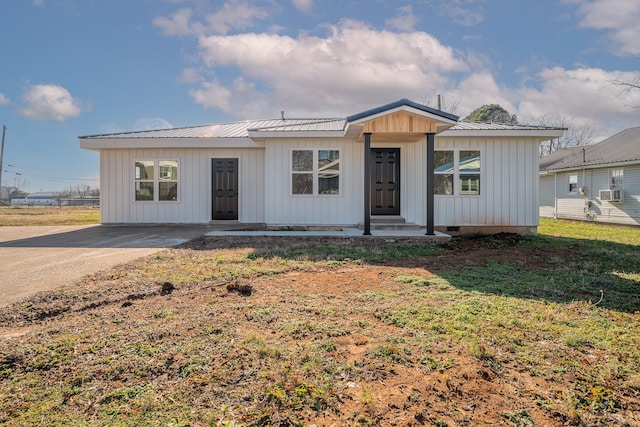 view of front facade with cooling unit and a front yard