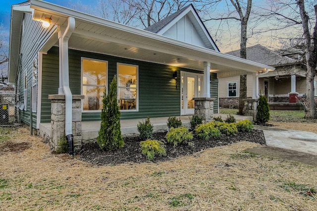 view of front facade featuring covered porch and central AC unit