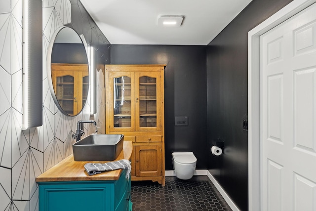 bathroom featuring sink and toilet