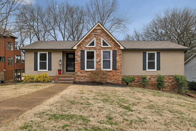 view of front facade with a front yard