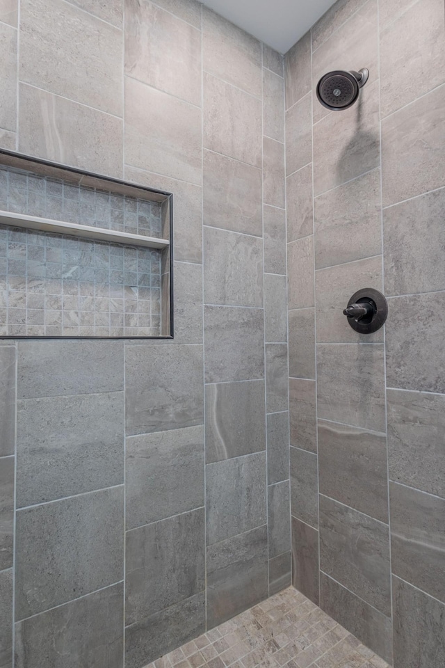 bathroom featuring tiled shower