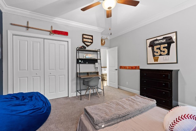 carpeted bedroom featuring ceiling fan, a closet, and ornamental molding