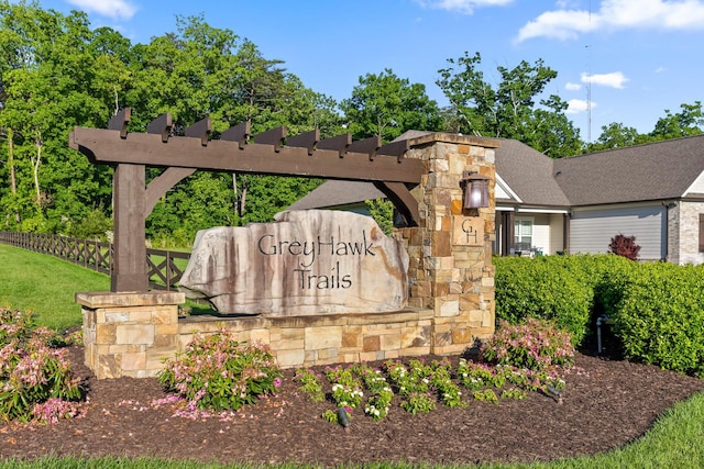 view of community / neighborhood sign