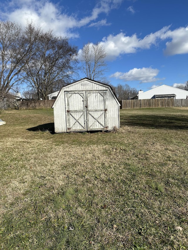 view of outdoor structure featuring a yard