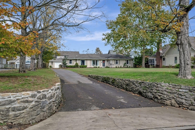 single story home featuring a front yard