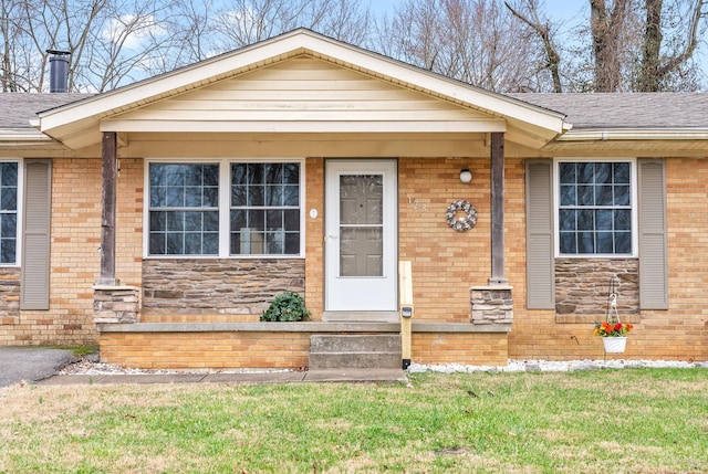 view of front facade with a front yard