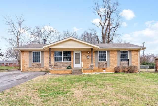 view of front facade with a front yard