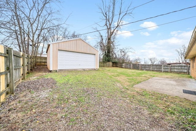 view of yard with an outbuilding and a garage