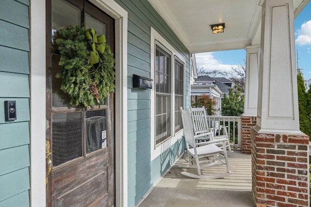 balcony featuring covered porch