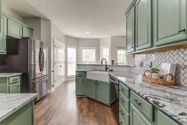 kitchen with sink, plenty of natural light, green cabinetry, and appliances with stainless steel finishes