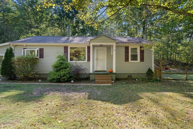 view of front of home featuring a front lawn