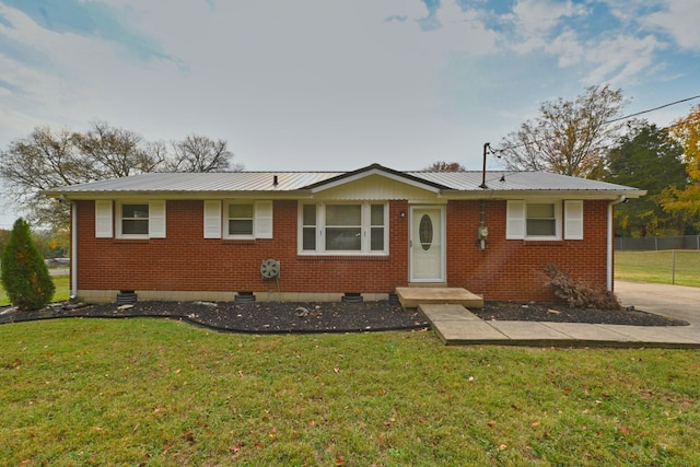 view of front of property with a front yard