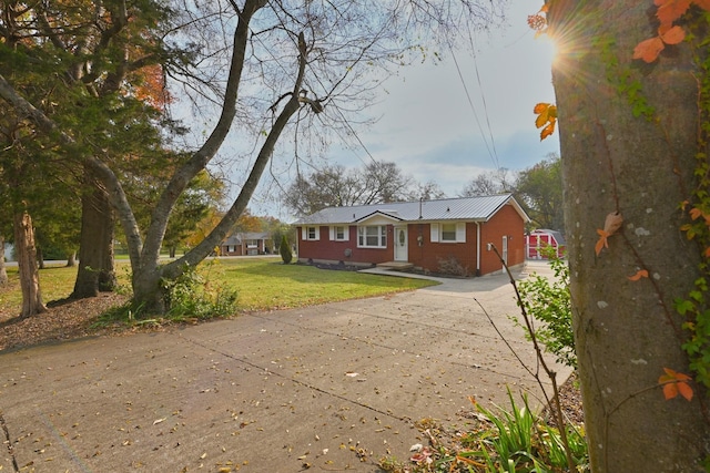 view of front of property with a front lawn