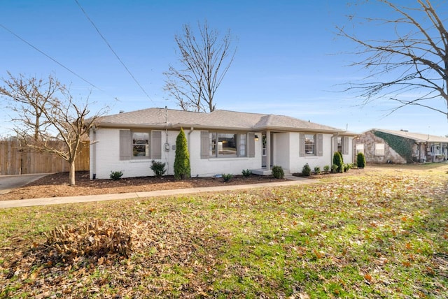 single story home with a front lawn