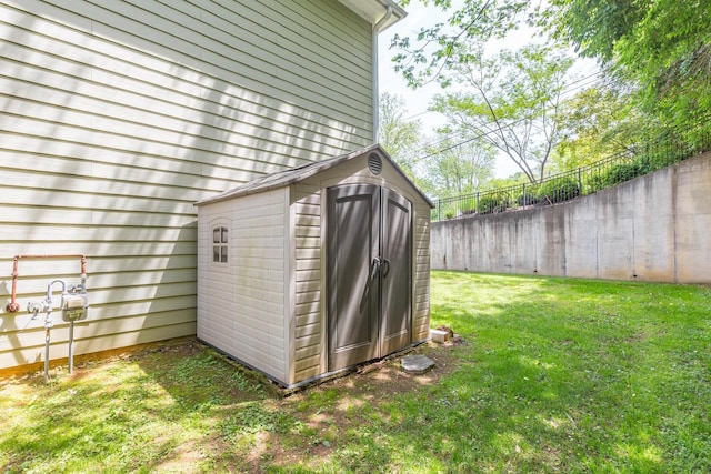 view of outdoor structure featuring a yard