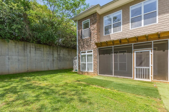 back of house featuring a lawn