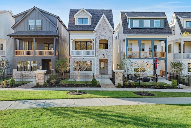 view of front facade with a front lawn