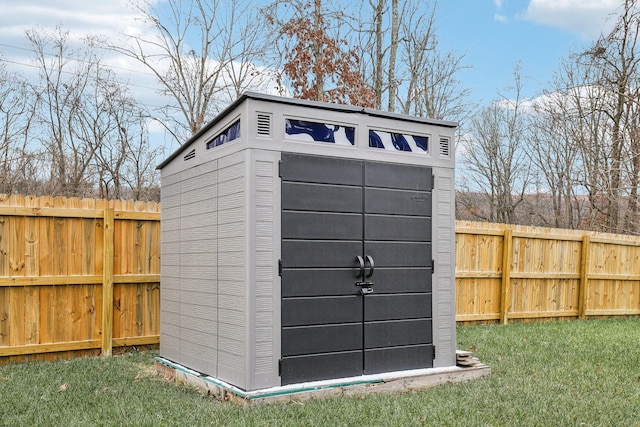 view of outdoor structure with a yard