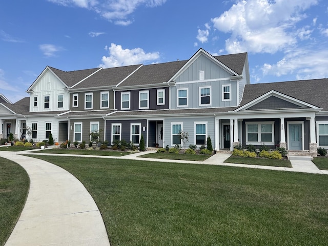 view of front facade with a front yard