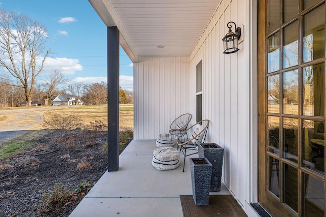 view of patio / terrace with covered porch