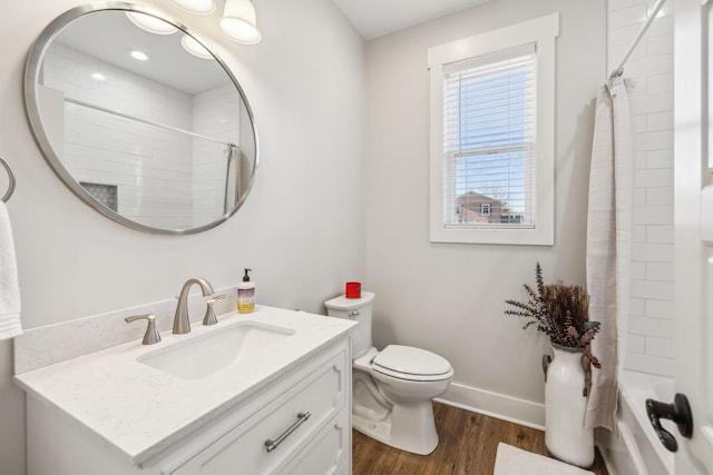 full bathroom featuring baseboards, toilet, wood finished floors, shower / bath combination with curtain, and vanity