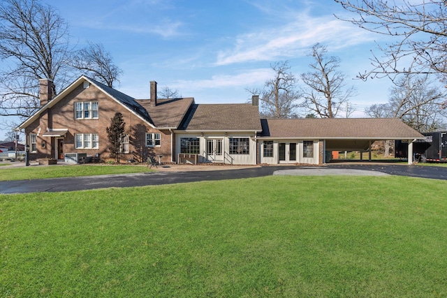 view of front of property with a carport and a front yard