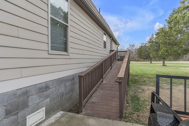 view of side of property featuring a yard