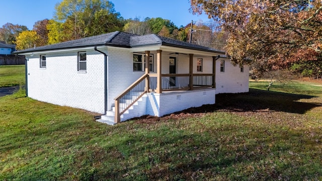 view of front of house with covered porch and a front yard