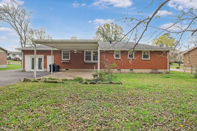 back of house featuring a yard