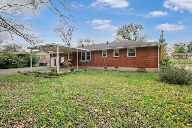 back of house featuring a yard