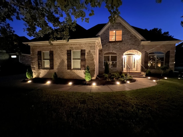 view of front facade featuring a yard and a porch