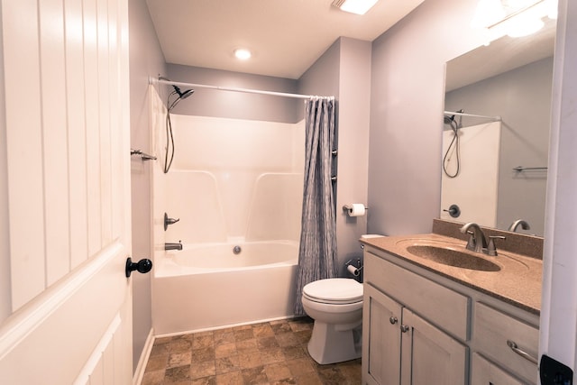 full bathroom featuring shower / tub combo with curtain, vanity, and toilet