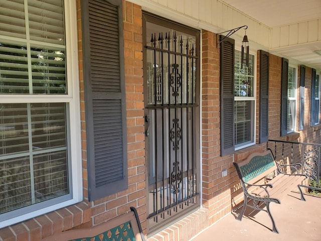 property entrance with covered porch