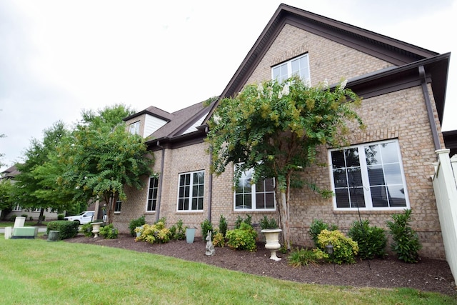 view of side of property featuring a yard