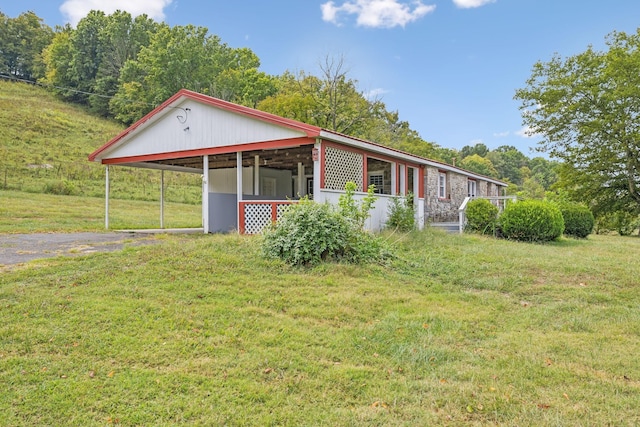 view of front of home with a front lawn