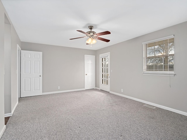 unfurnished room with carpet flooring and ceiling fan