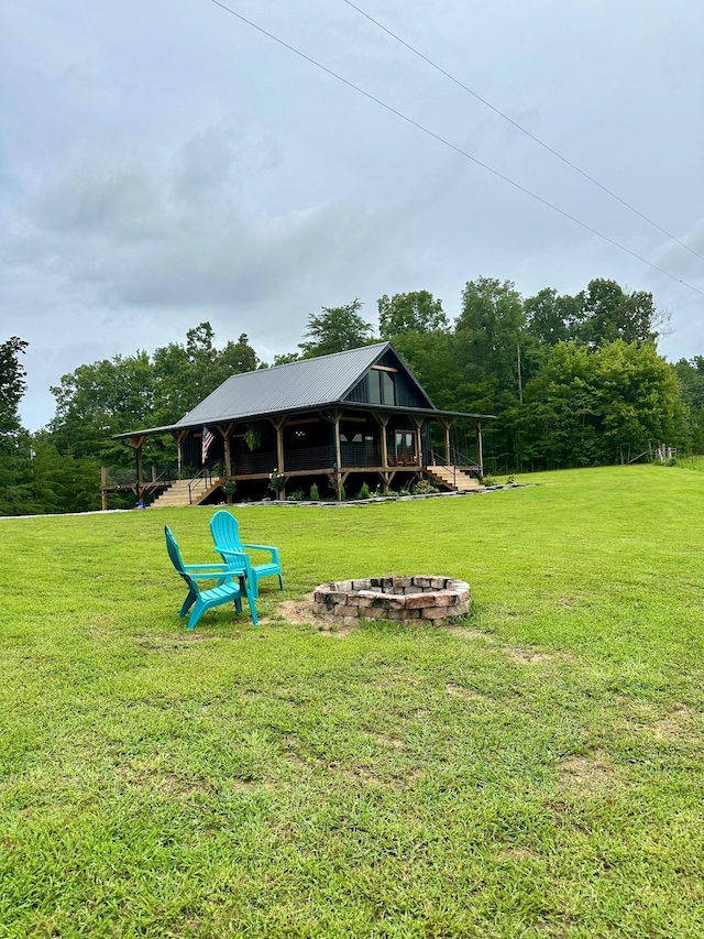 view of yard with a fire pit