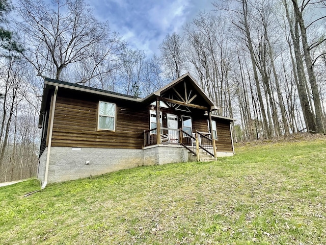 view of front of home with a front yard