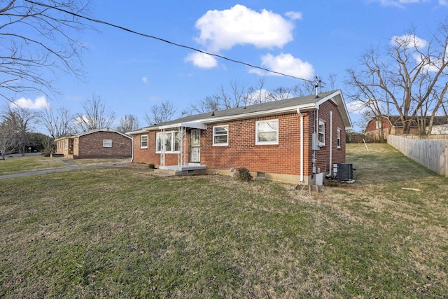 view of front facade featuring central AC unit and a front yard